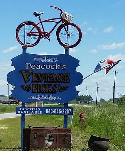 Peacocks Vintage Picks, LLC - Latta | Retail | Logo