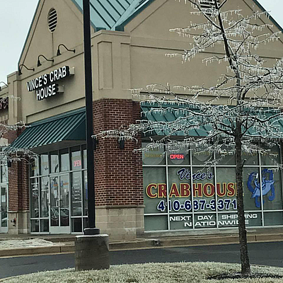 Vinces Crab House - Middle River | Food Retail & Grocery | Logo